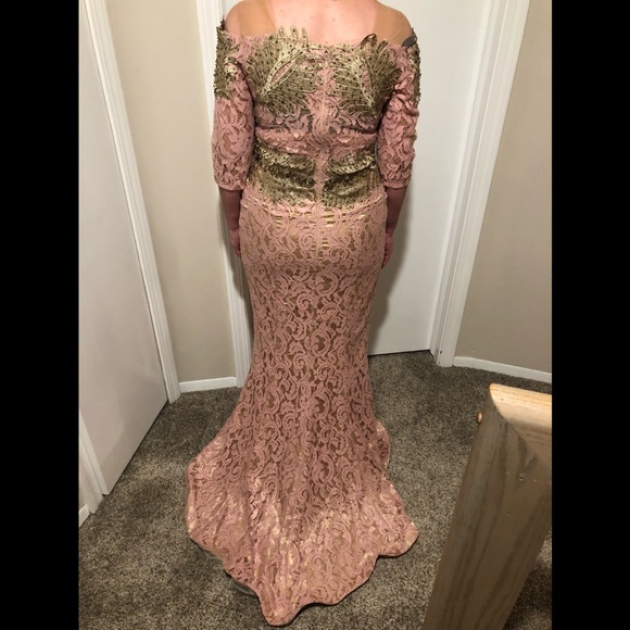 Beautiful Dress / Gown - Picture 3 of 3